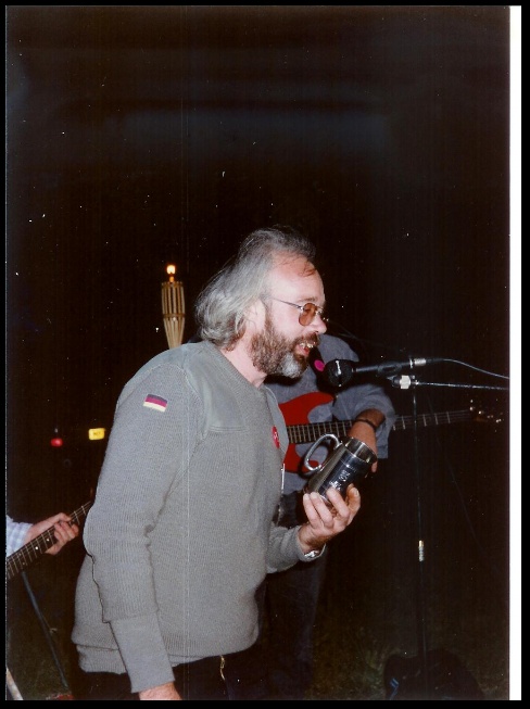 475x639 pixels (93K)